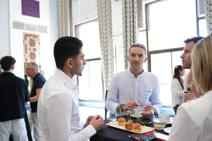 Networking lors d'un séminaire professionnel à Marrakech
