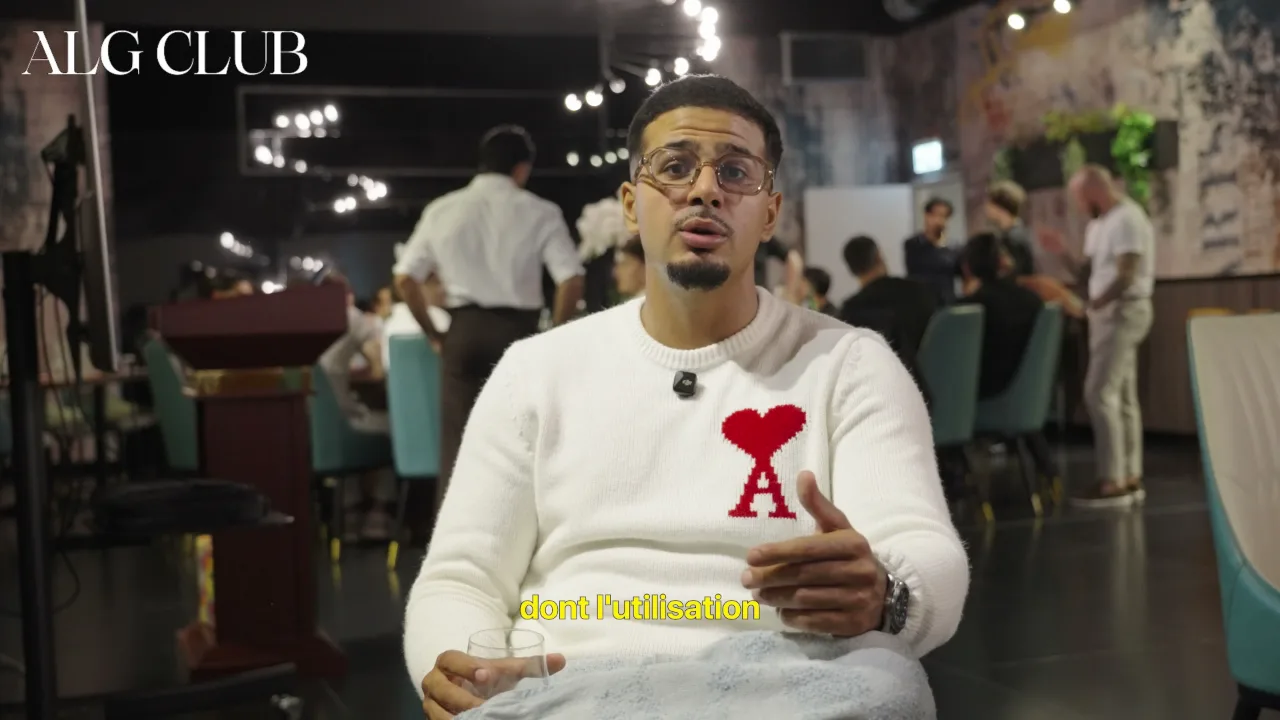 Sabri Bilal, membre d'ALG Club, pendant son interview vidéo
